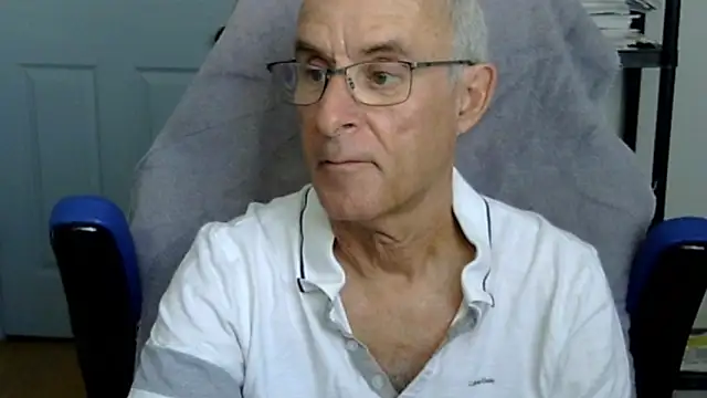 funone1999 online show from December 18, 2025, 9:43 pm