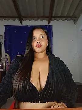 Snapshot of Liz__stone chatting on June 5, 2026, 12:17 am Liz stone online show from June 5, 2026, 12:17 am