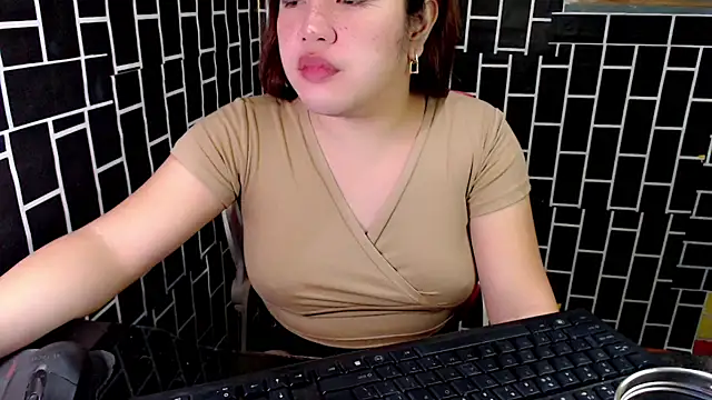 Snapshot of xUrDreamSlutWhore chatting on September 15, 2025, 6:08 pm xUrDreamSlutWhore online show from September 15, 2025, 6:08 pm