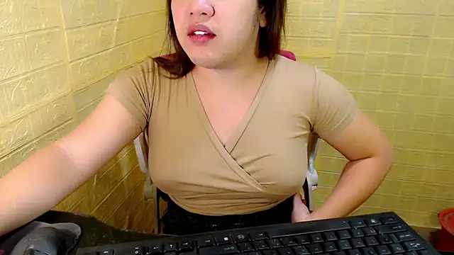 Snapshot of xUrDreamSlutWhore chatting on October 22, 2025, 3:01 pm xUrDreamSlutWhore online show from October 22, 2025, 3:01 pm