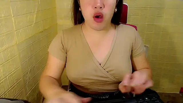 Snapshot of xUrDreamSlutWhore chatting on November 4, 2025, 10:09 pm xUrDreamSlutWhore online show from November 4, 2025, 10:09 pm