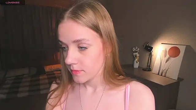 OdellaFrake online show from September 17, 2025, 7:37 pm