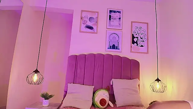 Isabelgh  online show from October 7, 2025, 3:25 am