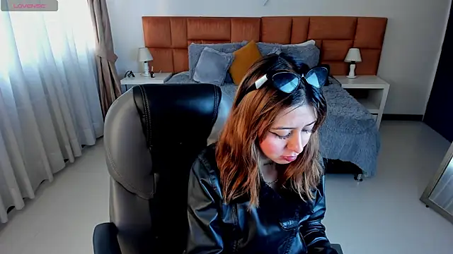 Catti Brie online show from October 23, 2025, 11:42 am