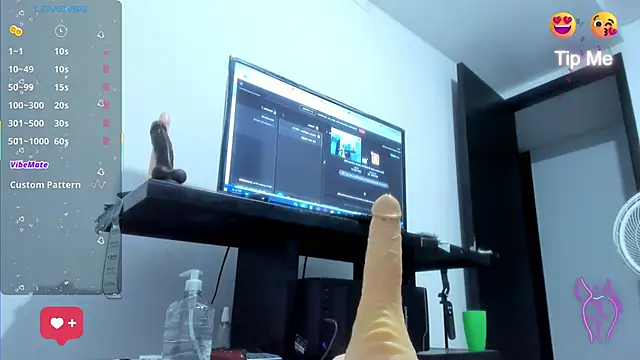 Alicia Whitee online show from October 2, 2025, 10:22 am