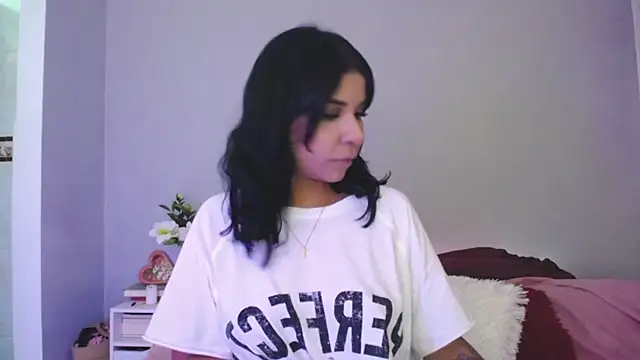 Laura-angeel online show from November 18, 2025, 10:36 pm