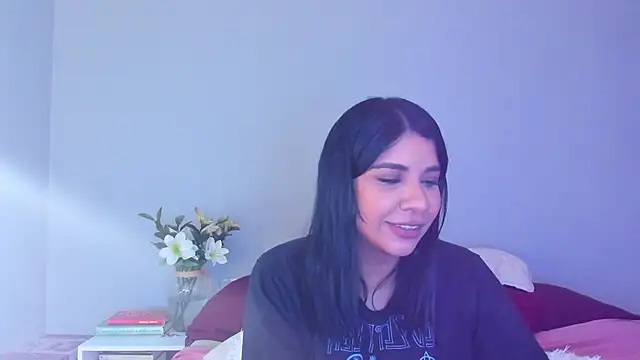 Laura-angeel online show from December 2, 2025, 9:10 pm