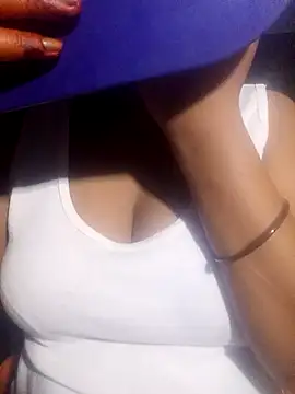 Snapshot of hottiebaba_01 chatting on October 13, 2025, 11:54 am hottiebaba 01 online show from October 13, 2025, 11:54 am