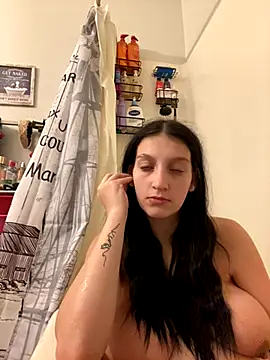 Snapshot of madsdeluxe chatting on October 11, 2025, 11:36 pm madsdeluxe online show from October 11, 2025, 11:36 pm