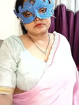 Snapshot of MEERAcle chatting on April 18, 2026, 7:18 pm MEERAcle online show from April 18, 2026, 7:18 pm