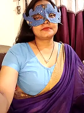 Snapshot of MEERAcle chatting on April 19, 2026, 2:05 pm MEERAcle online show from April 19, 2026, 2:05 pm