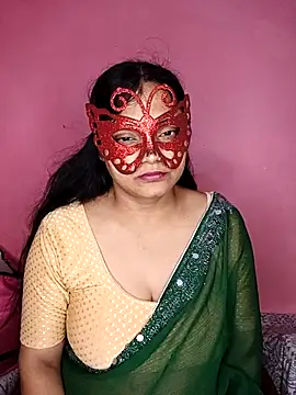 Snapshot of MEERAcle chatting on May 4, 2026, 8:27 pm MEERAcle online show from May 4, 2026, 8:27 pm