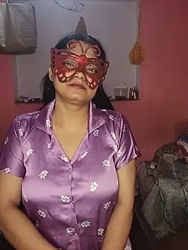 Snapshot of MEERAcle chatting on June 6, 2026, 10:47 pm MEERAcle online show from June 6, 2026, 10:47 pm