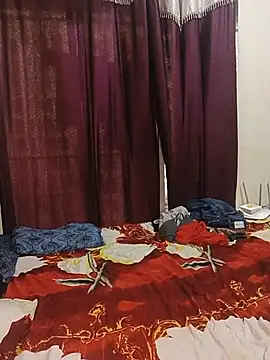 Snapshot of MEERAcle chatting on August 9, 2026, 3:44 am MEERAcle online show from August 9, 2026, 3:44 am