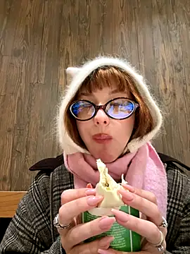 Only April online show from September 30, 2025, 11:59 am