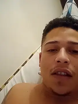 Snapshot of Duartte33 chatting on September 17, 2025, 8:54 pm Duartte33 online show from September 17, 2025, 8:54 pm