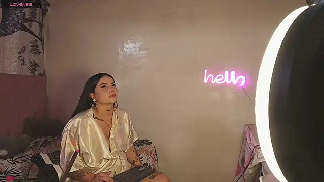 Lali HOtt online show from April 15, 2026, 7:58 pm