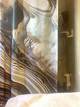 Snapshot of shakeweight chatting on March 21, 2026, 7:28 pm shakeweight online show from March 21, 2026, 7:28 pm