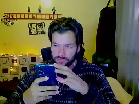 Snapshot of cortelioni_massimo_ chatting on February 19, 2026, 10:39 pm cortelioni massimo online show from February 19, 2026, 10:39 pm