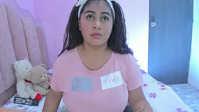 Snapshot of AndreaSweet2 chatting on September 15, 2025, 8:31 pm AndreaSweet2 online show from September 15, 2025, 8:31 pm