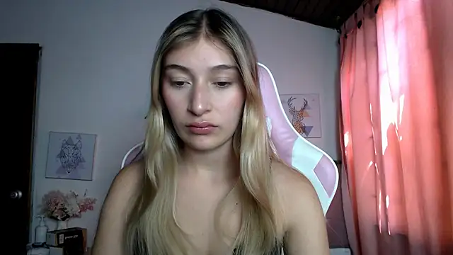 SophiaaLee online show from April 26, 2026, 6:05 pm