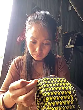 Huong-Ly online show from October 8, 2025, 7:17 am