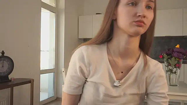 Snapshot of HenriettaCoppinger chatting on October 18, 2025, 10:05 am HenriettaCoppinger online show from October 18, 2025, 10:05 am