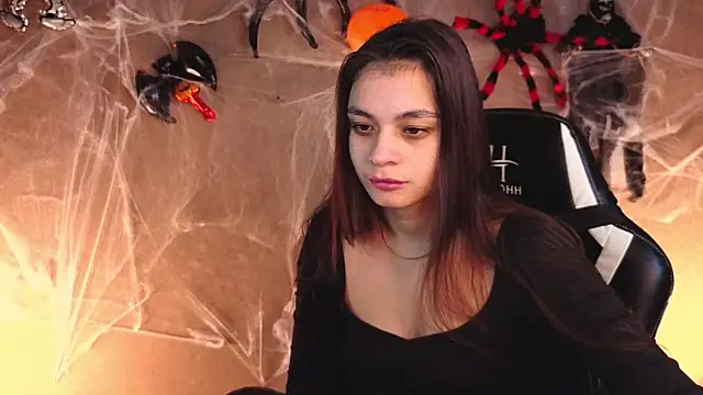 Leila Hefner online show from October 29, 2025, 2:25 am