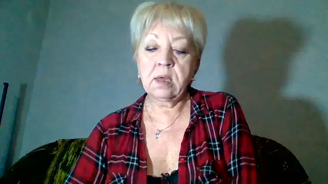 DianaQDream online show from April 7, 2026, 2:56 am