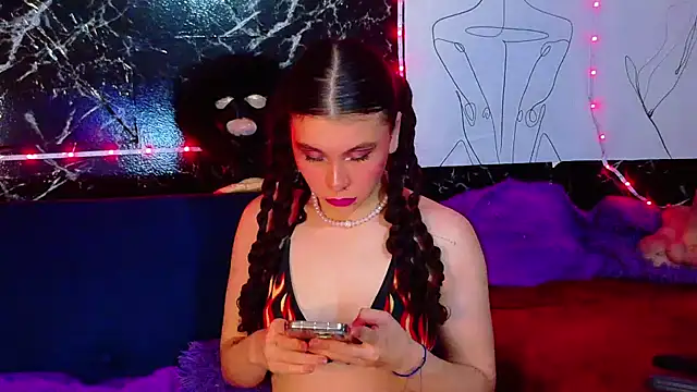 CristalRose online show from June 3, 2026, 8:47 pm
