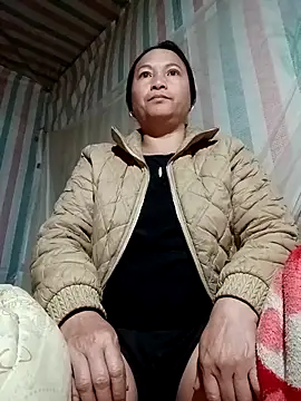 Love-Mama33 online show from February 3, 2026, 11:32 pm