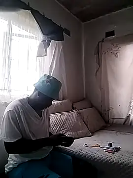 Snapshot of khwezi6969 chatting on December 18, 2025, 10:43 am khwezi6969 online show from December 18, 2025, 10:43 am