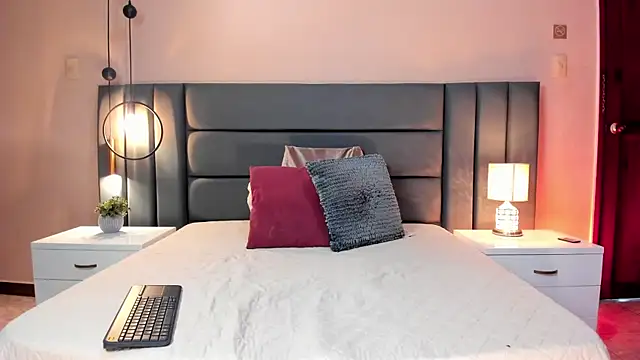 DaphneBeaumont online show from October 8, 2025, 12:14 pm