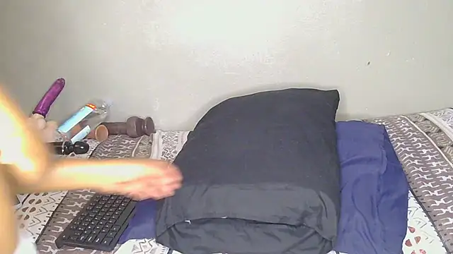 Snapshot of CherieBlushX chatting on February 3, 2026, 4:10 am CherieBlushX online show from February 3, 2026, 4:10 am