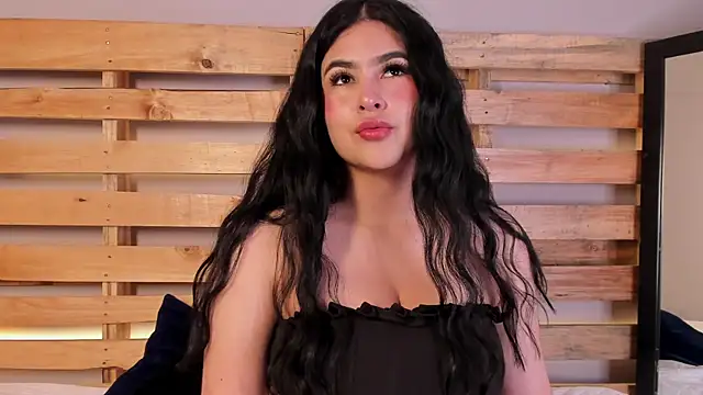 Emma  clark  online show from September 24, 2025, 12:52 pm