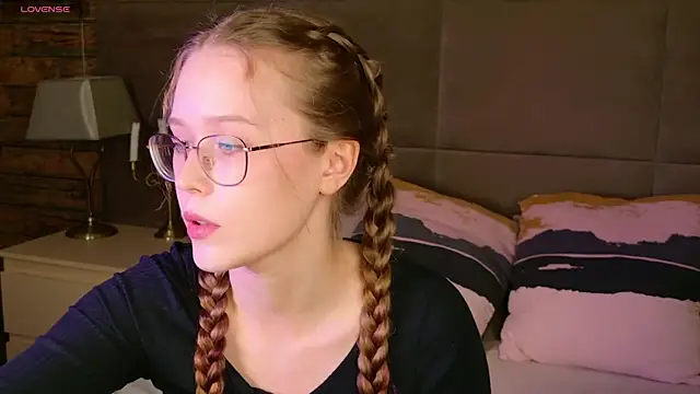 MandyMils online show from September 23, 2025, 2:42 pm