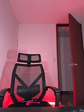 Snapshot of Danicute_ chatting on October 4, 2025, 6:44 am Danicute online show from October 4, 2025, 6:44 am