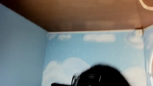 Lili milk20 online show from April 16, 2026, 9:39 pm