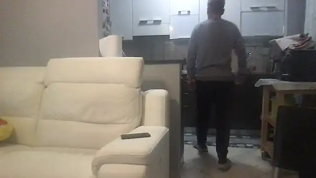 Axl hot online show from October 24, 2025, 8:05 pm