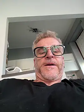 Axl hot online show from April 5, 2026, 10:34 am