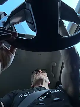 Axl hot online show from April 7, 2026, 3:34 pm