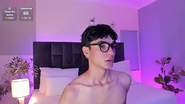 Phillicious   online show from November 16, 2025, 9:53 pm