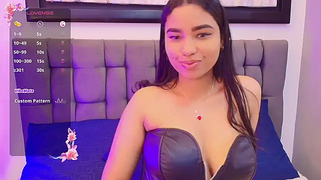 KhateAndersson online show from November 3, 2025, 8:10 pm