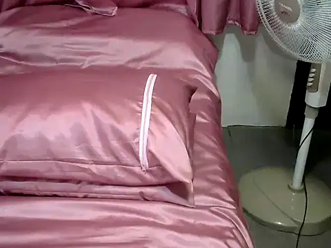 Snapshot of CREAMY_BANANA chatting on May 18, 2026, 11:10 pm CREAMY BANANA online show from May 18, 2026, 11:10 pm
