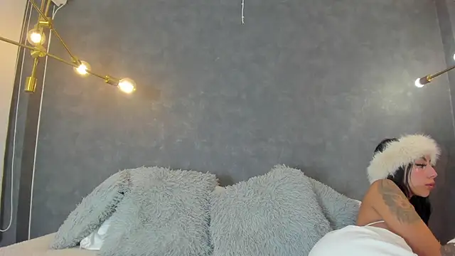 Tanit Mora online show from December 17, 2025, 4:40 am