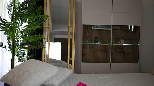 ZenyaNoir online show from April 1, 2026, 1:41 pm