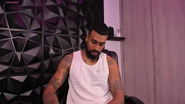 Snapshot of OstinDaniels chatting on May 8, 2026, 9:53 pm OstinDaniels online show from May 8, 2026, 9:53 pm