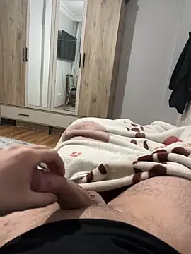 Snapshot of Erenn9972 chatting on December 3, 2025, 8:07 pm Erenn9972 online show from December 3, 2025, 8:07 pm