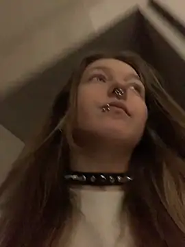 VesnaCrystal online show from November 16, 2025, 3:17 pm