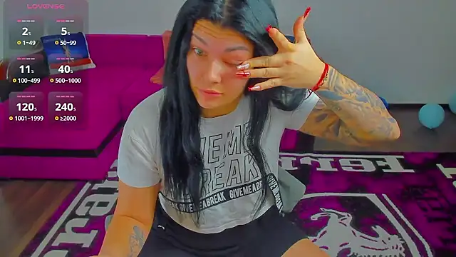 MiaKiittyy online show from January 14, 2026, 1:00 am